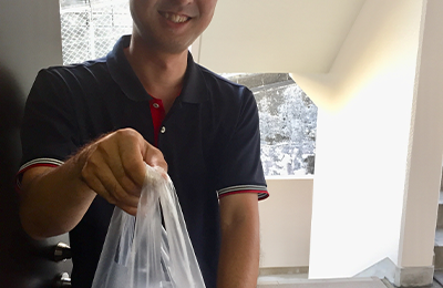 感じのいいスタッフさんが笑顔でお届け。